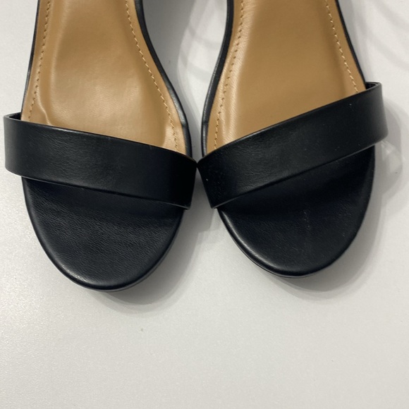 New💕 Adorable Black Memory Foam Sandals - Picture 4 of 11